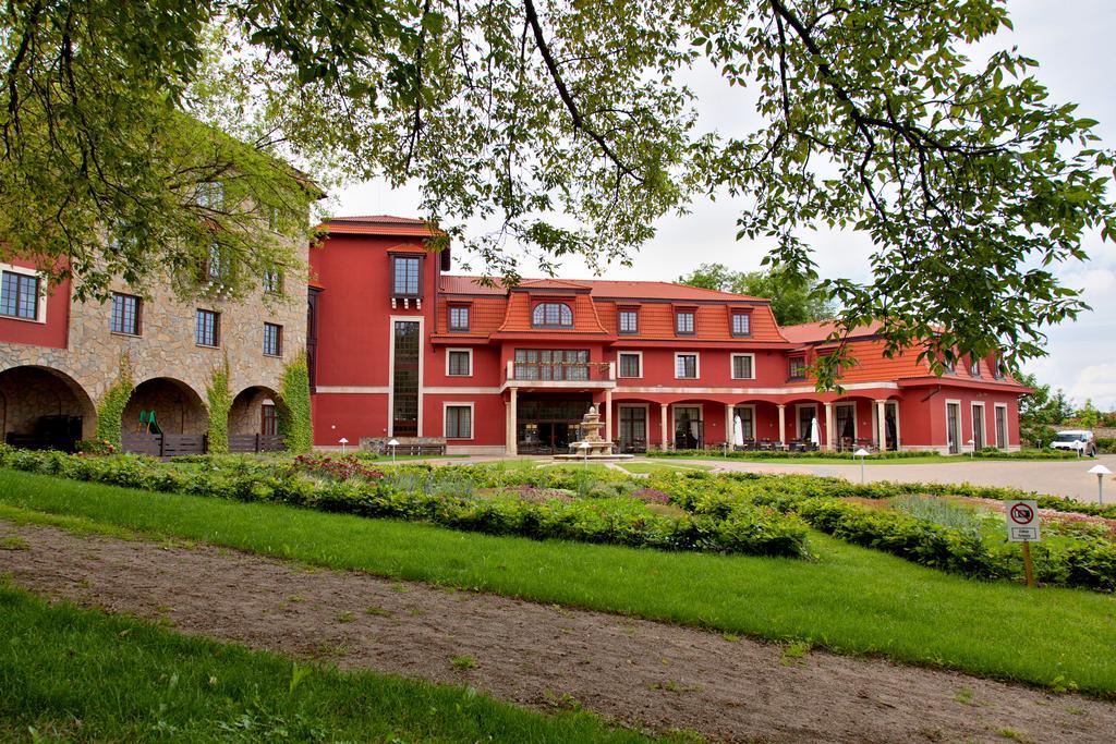 Hotel Sv. Ludmila Skalica Bagian luar foto